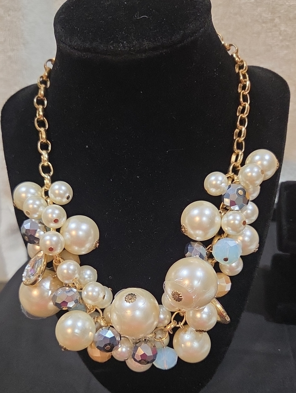 CHUNKY BIB NECKLACE
